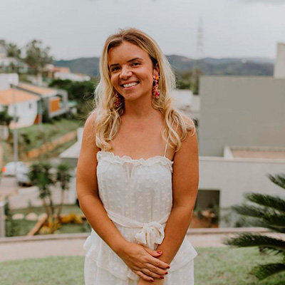 Guardiã do lar, esposa, casada há 15 anos e mãe de 3 filhos, Nutricionista, Presidente do capítulo 150 da Adhonep.