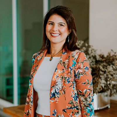 Guardiã do lar, esposa, casada e mãe de 2 filhas, Psicóloga, Professora de EBD e discipulado.