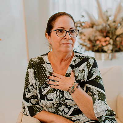 Guardiã do lar, esposa, mãe e avó, auxiliadora idônea.